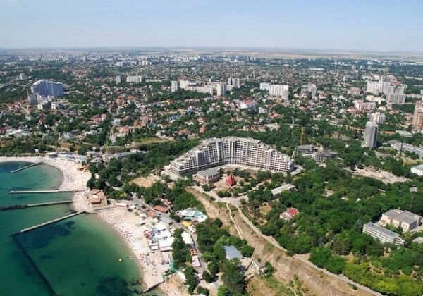 "Бесплатная" земля в Аркадии: гостиничное предприятие нанесло Одессе миллионный ущерб