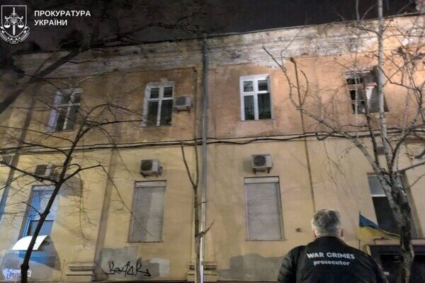 Пожар в доме и повреждение лицея: последствия вечернего обстрела Одессы (обновлено) Пожар в доме и повреждение лицея: последствия вечернего обстрела Одессы (обновлено)