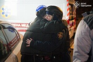 Пожар в доме и повреждение лицея: последствия вечернего обстрела Одессы (обновлено) Пожар в доме и повреждение лицея: последствия вечернего обстрела Одессы (обновлено)