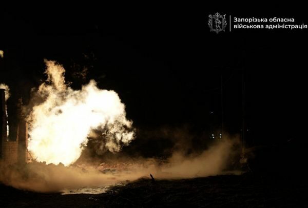 Під ранок ворог завдав удару по&nbsp;Запоріжжю: пошкоджено приватні будинки та&nbsp;багатоповерхівки, у&nbsp;місці &laquo;прильоту&raquo; пожежа (фото, відео)