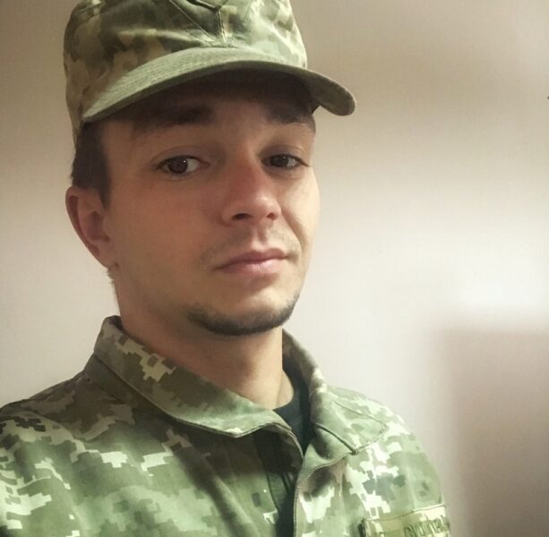 &laquo;Загибель партнера була певним важелем, чому я&nbsp;пішов на&nbsp;фронт&raquo;: військовий та&nbsp;активіст ЛГБТІК+спільноти про виклики під час повномасштабного вторгнення