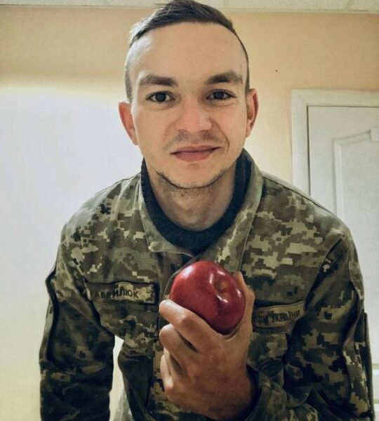 &laquo;Загибель партнера була певним важелем, чому я&nbsp;пішов на&nbsp;фронт&raquo;: військовий та&nbsp;активіст ЛГБТІК+спільноти про виклики під час повномасштабного вторгнення