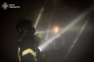 В центре Одессы горела квартира: пострадала женщина, среди спасенных ребенок