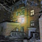Балістика та понад 100 дронів: чим росіяни атакували Україну минулої ночі та куди влучили (фото)