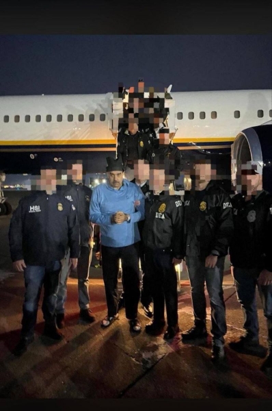 Мадуро вивели з&nbsp;літака в&nbsp;Нью-Йорку у&nbsp;супроводі конвою і&nbsp;доправили до&nbsp;СІЗО в&nbsp;Брукліні (фото, відео)