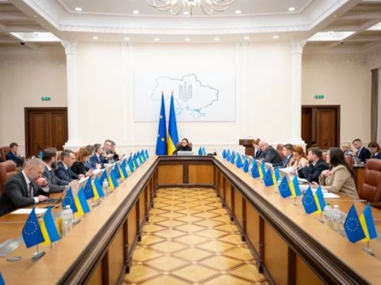 Пересуватися без перепусток та&nbsp;користуватися авто: уряд пом&rsquo;якшує комендантську годину