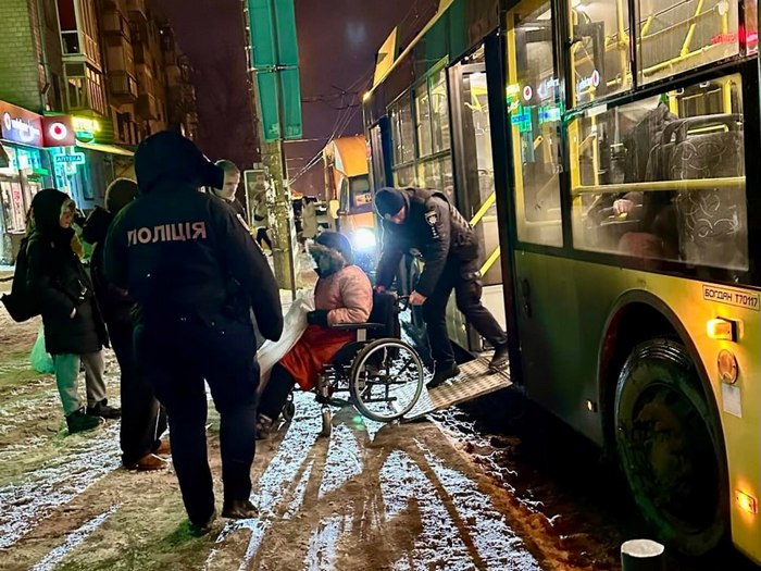 Полювання на&nbsp;&laquo;Чипсу&raquo;: 84-річна жебрачка на&nbsp;кріслі колісному вибрала свободу