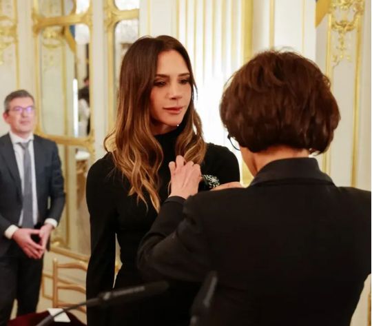 У дизайнерки Вікторії Бекхем раптово «виявили» неабиякий хист до літератури та мистецтва: як це могло статися