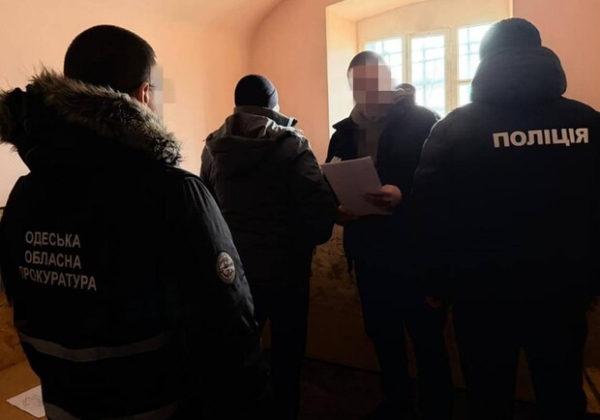 "Забыл" о 13 миллионах гривен: в Одессе взяли под стражу чиновника миграционной службы "Забыл" о 13 миллионах гривен: в Одессе взяли под стражу чиновника миграционной службы