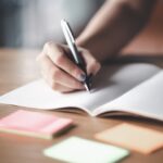 Получи ответ: сейчас действует исключительно новое украинское правописание или ещё можно писать по-старому