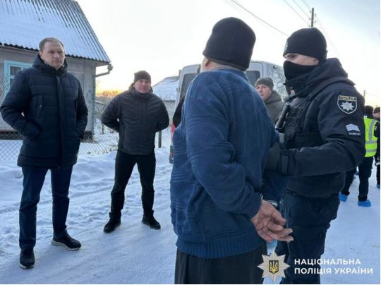 Пенсіонер влаштував бійню у&nbsp;гуртожитку для переселенців на&nbsp;Рівненщині: убито п'ятьох людей