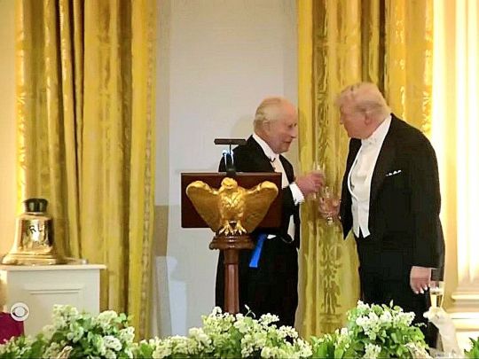 Подарунок із&nbsp;натяком: що&nbsp;Чарльз III вручив Трампу в&nbsp;Білому домі (відео)