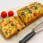 Торт-закуска з шинкою, перцем та сиром: швидкий, смачний та простий у приготуванні
