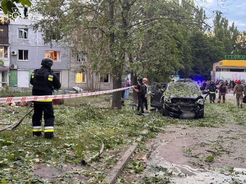 Горять будинки, міста без світла і&nbsp;води, є&nbsp;загиблі, серед поранених&nbsp;&mdash; діти: Росія атакувала українські міста (фото)